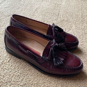 Cole Haan “City” size 9D kiltie tassel burgundy loafer